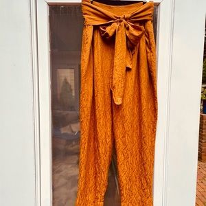 Anthropology side zipper size 8 flow-y brocade burnt gold pants